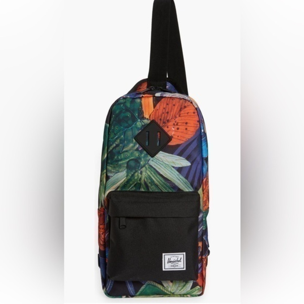 HERSCHEL SUPPLY CO.
Heritage Water-Resistant Sling Bag-Watercolor
Flower Black